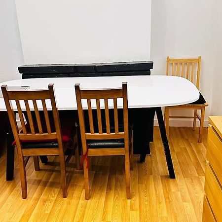 3 Bed House East London Home 외부 사진