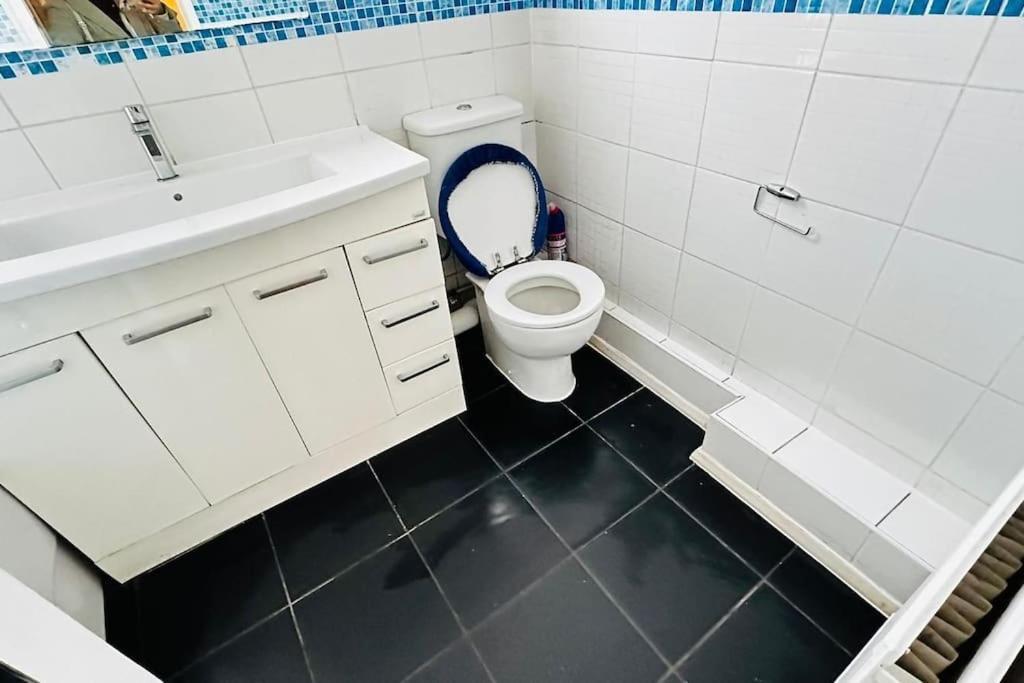 3 Bed House East London Home 외부 사진