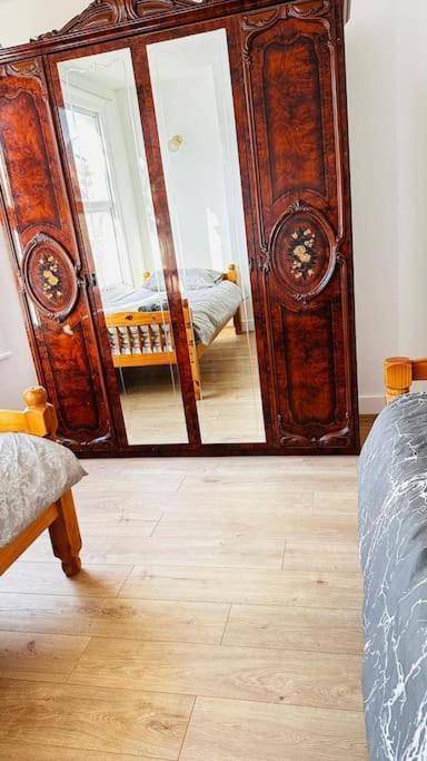 3 Bed House East London Home 외부 사진