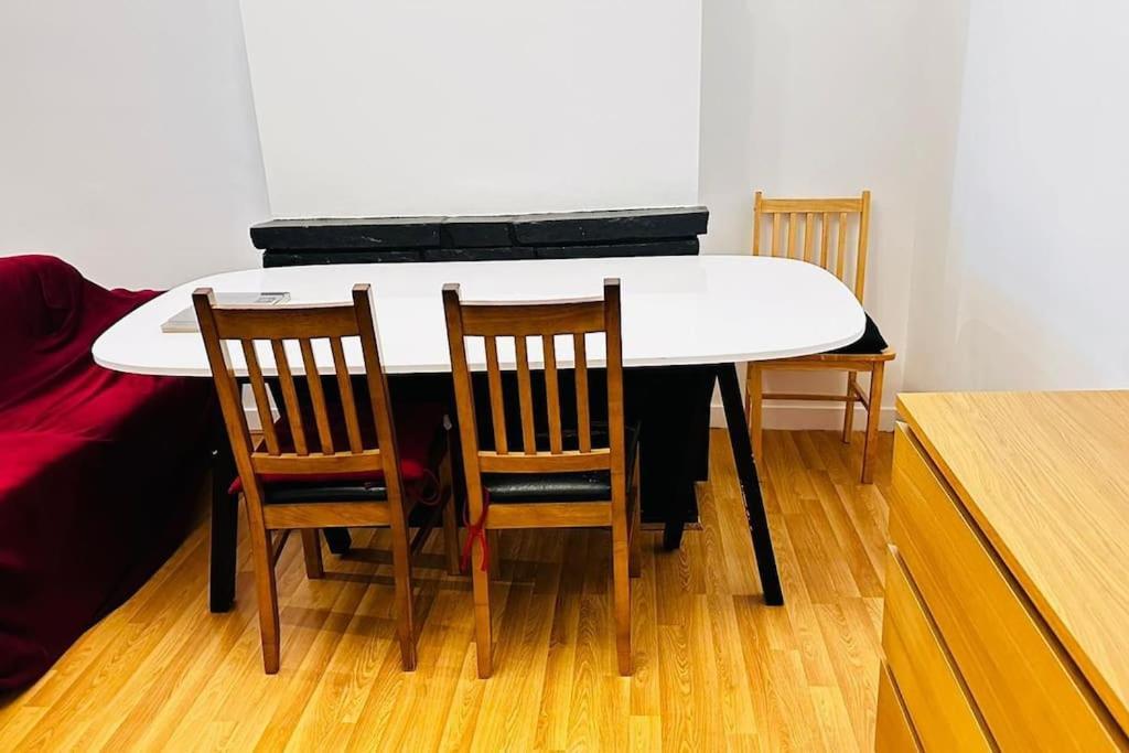 3 Bed House East London Home 외부 사진