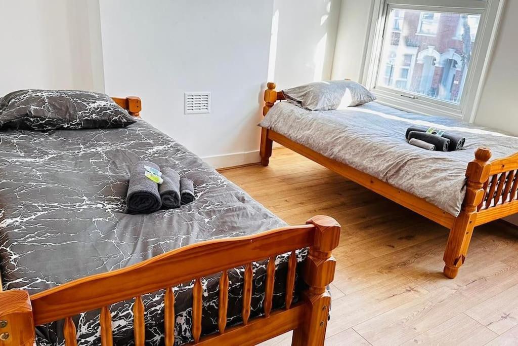 3 Bed House East London Home 외부 사진
