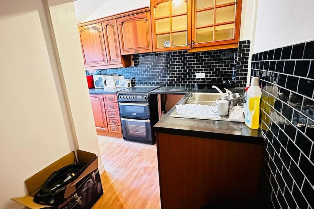 3 Bed House East London Home 외부 사진